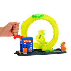Hot Wheels Snake Spiral Attack Playset With 1:64 Scale Die-Cast Toy Car & Speed Snap Track