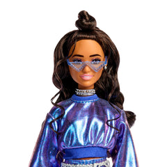 Barbie Fashionista Boneca Deluxe Cabelo Castanho e Cojunto Azul Metálico