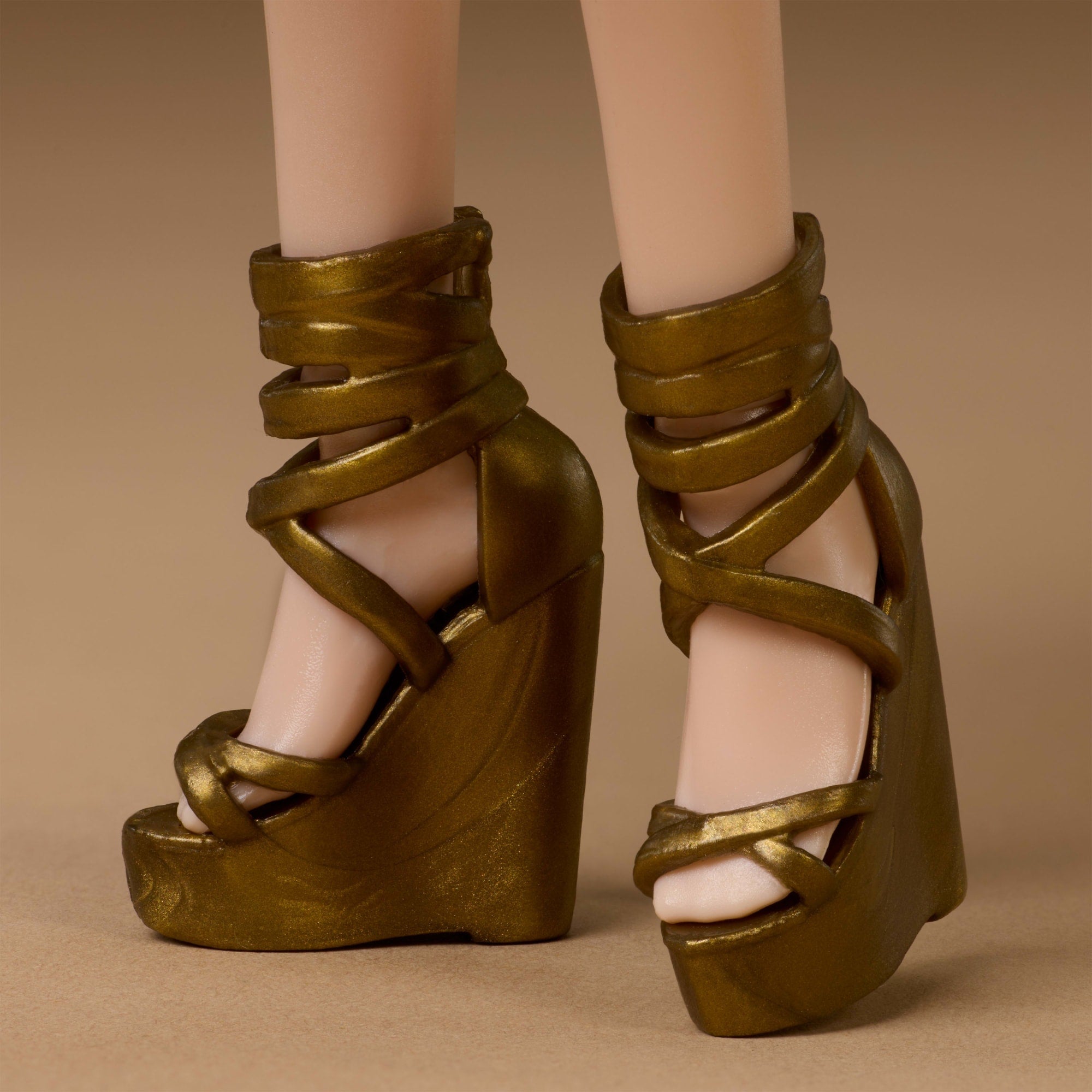 Barbie Signature Barbie Basics - Calcas Dourada