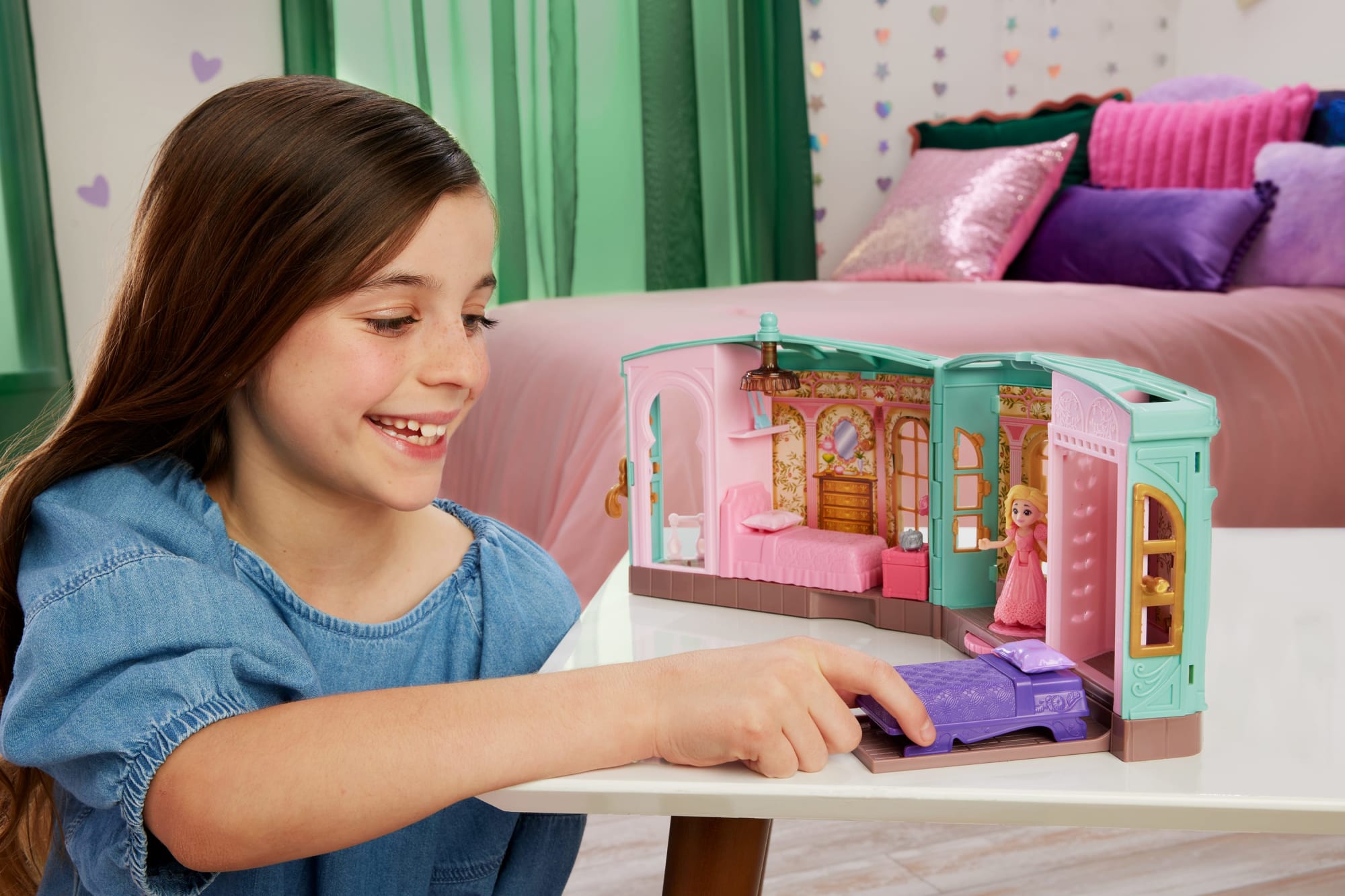 Universal Pictures’ Wicked So Popular Dorm Small Doll Playset With 3 Play Spaces & 10 Total Pieces