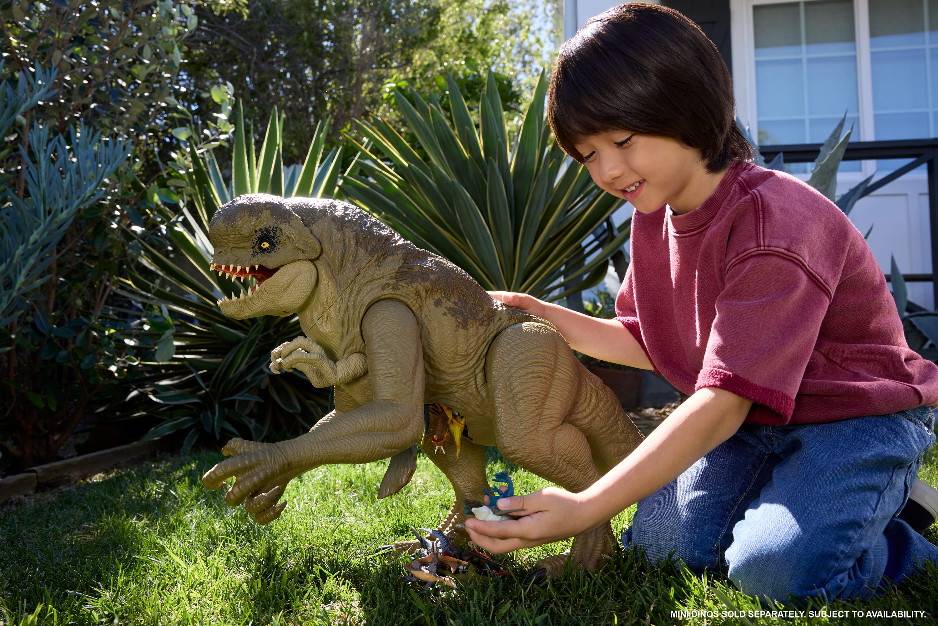 Jurassic World Rebirth Super Colossal Distortus Rex Dinosaur Figure, 31 Inch, Swallows Minis