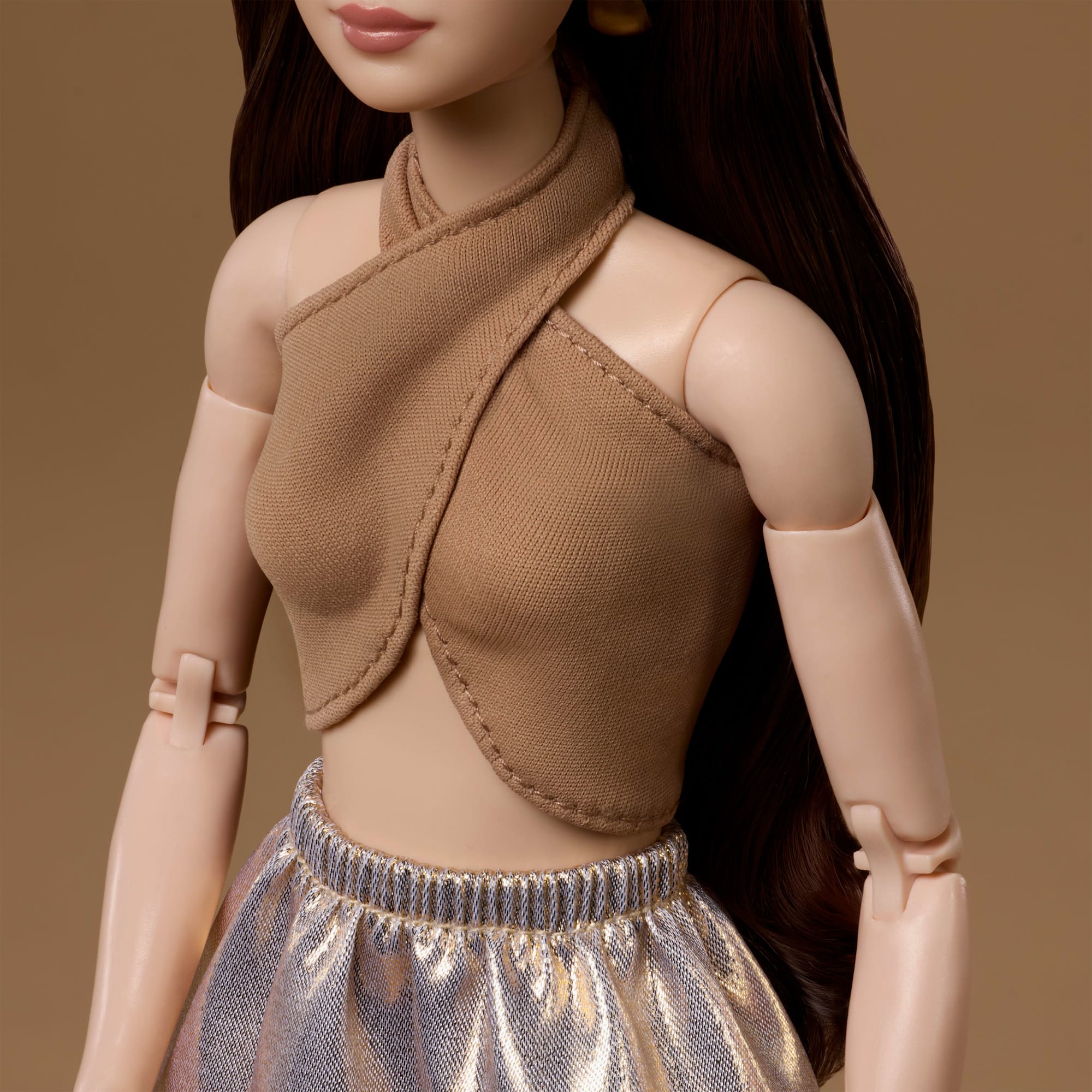 Barbie-Poupée Barbie Basics Modèle 06-Cheveux Bruns et Habits Dorés