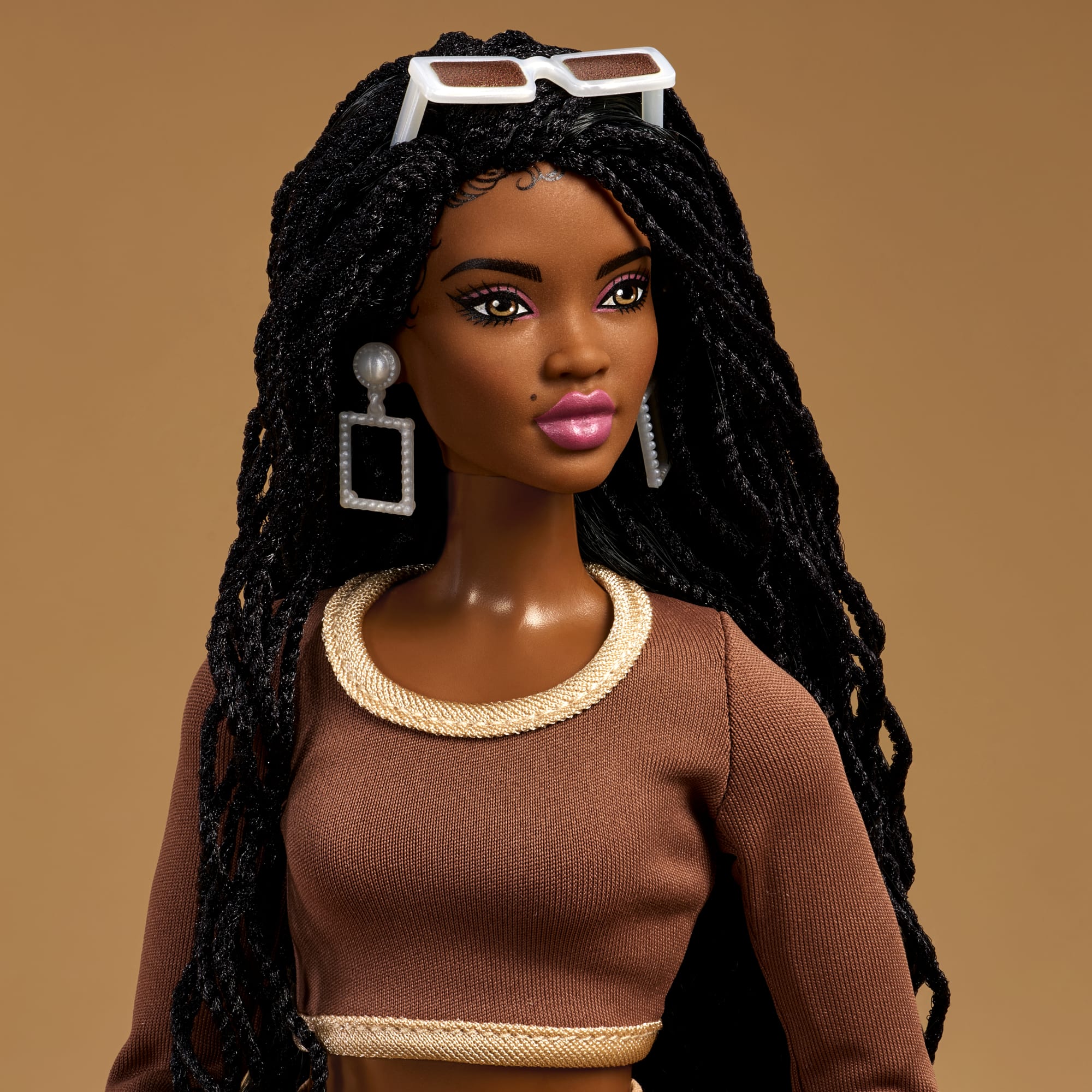 Barbie You Create Barbie Basics Neutral Kit 002, Poupée Mannequin Personnalisable et Vêtements Universels