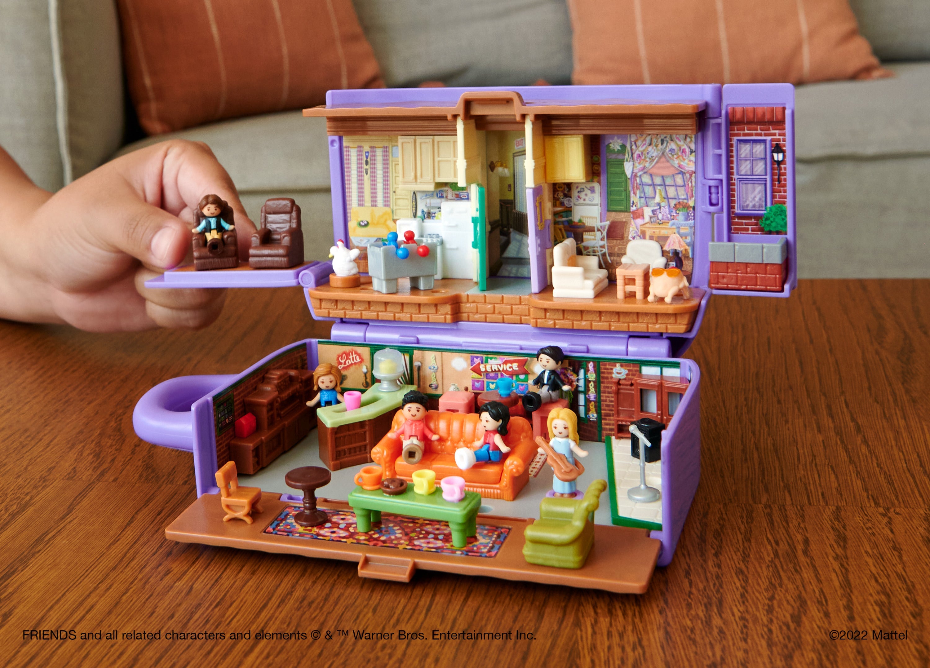 Polly Pocket Friends Compact Playset With 6 Character Dolls & 9 Accessories, Coffee Cup Exterior
