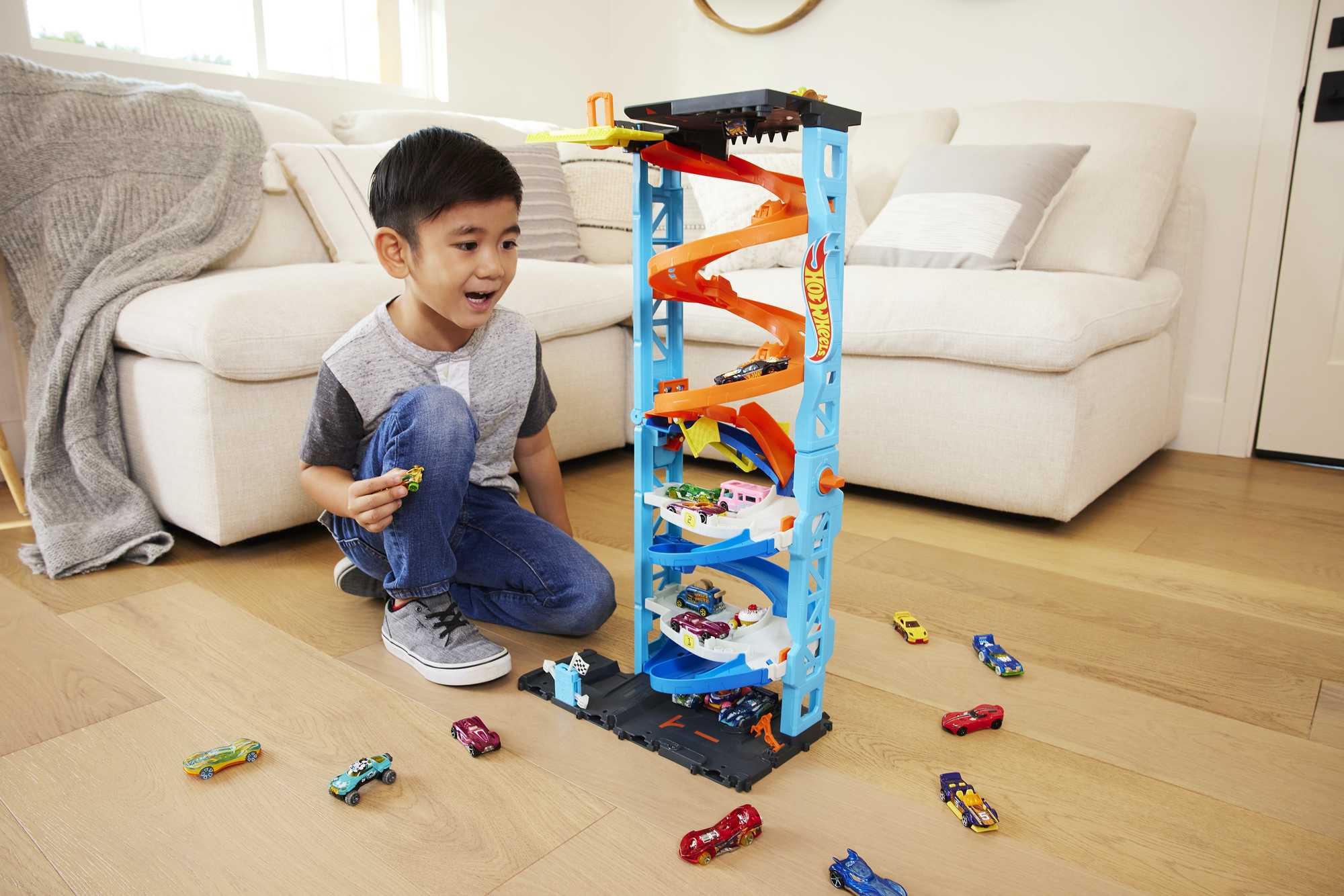 Hot Wheels City Pista de Juguete Torre de Carreras con Doble Altura